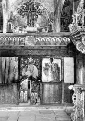 Wood-carved iconostasis of the 16th century St. Steven temple. Pre-renovation archive picture