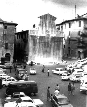 Fig. 11. Christo and Jeanne-Claude, Wrapped Fountain, Spoleto, 1968
