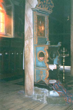 Владишки трон, изработен от майстор Алекси Рилец (1819) в църквата “Св. Никола”, гр. Рила. Сн. Т. Ненкова