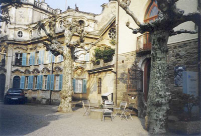 Casa Camuzzi в съседство с Torre Camuzzi 