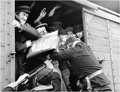 Скопие, влак за окупирана Полша с македонски евреи, март 1943 (Архив на Холокоста, Вашингтон)