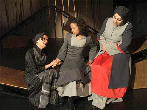 Снимка от спектакъла "Самодива" на Ямболски драматичен театър "Невена Коканова", реж. Атанас Жеков-Кроко