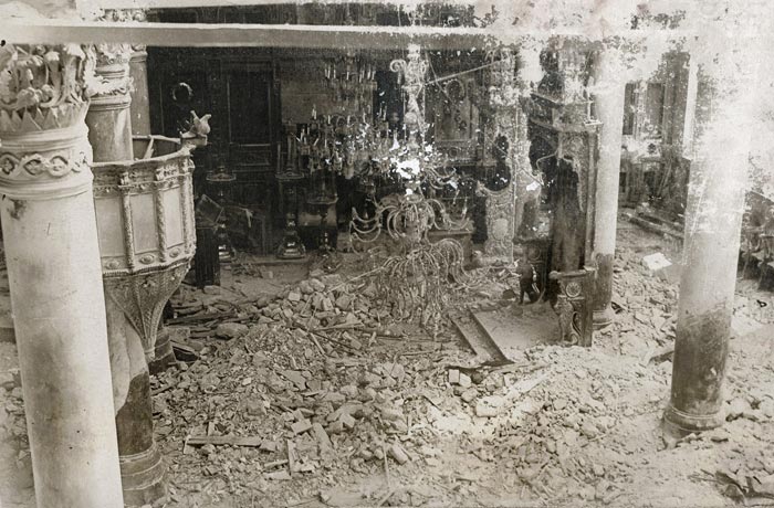 Разрушената катедрала "Света Неделя" 1925 г. Изглед отвътре