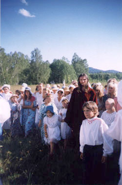 Висарион и деца от Община на Единната Вяра