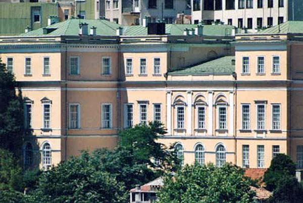 Генералното консулство на Руската федерация, снимка преди реставрацията през 2001 г. 