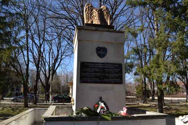 Ил. 9. Паметник на военните летци от Третото българско царство в Казанлък 