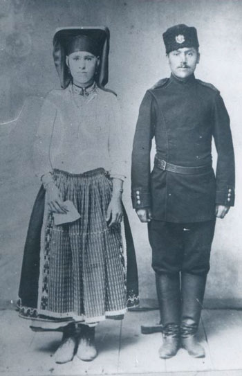 Сн. 1. Семейство Станеви, от с. Николово, Русенко, около Първата световна война