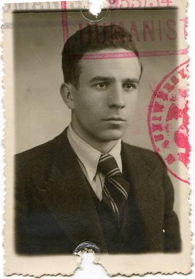 Снимка на Петър Динеков от паспорта за Полша, 1934 г. Това е времето, когато под псевдоним Н. Горинов той започва сътрудничеството си в "Златорог"