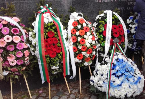 Само след няколко дни венците на Мемориала ще увехнат. А дали с тях няма да увехнат и спомените за невинните жертви на комунизма?
