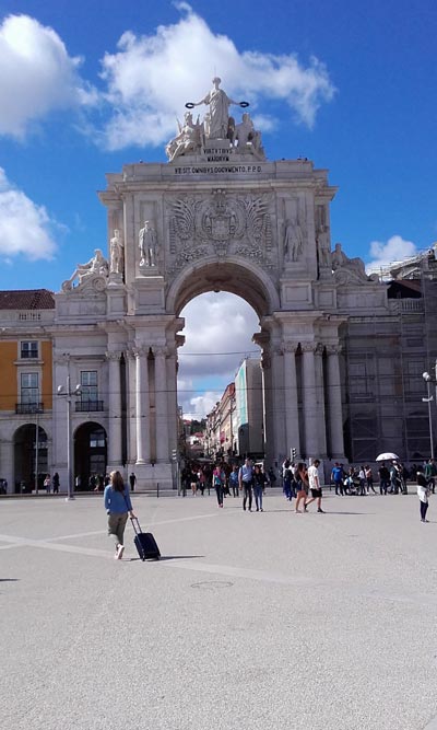 Дворцовият площад с Триумфалната арка
