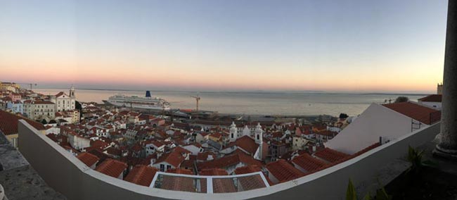 Поглед към Лисабонското пристанище
