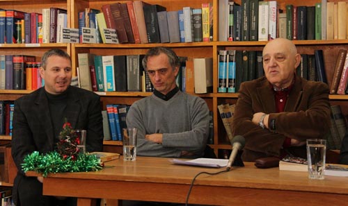 Писателят Павол Ранков (в средата) и преводачите на книгите му "Случи се на 1 септември" и "Майки", съответно Николай Фенерски (вляво) и Асен Милчев
