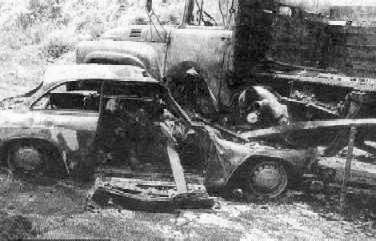 Изгорелият автомобил, в който се виждат изпепелените останки на Гунди и Котков