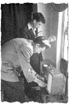 1958 г. Николай Драганов и Георги Великов правят радиомонтаж