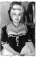 1969 г. Емилия Димова в сценичен костюм от постановка на Варненската опера