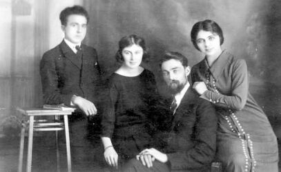 Тодор и Клер Владигерови с Георги и Елена Паунчеви. 