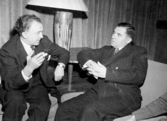 Проф. Тодор Владигеров, представител на България в ООН, разговаря в ООН със съветския министър на външните работи Андрей Громико, Ню Йорк, 1951 г. (Снимката е предоставена с любезното съдействие на информационния отдел към ООН).