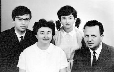 Семейна снимка с родителите и сестра ми, Варна, септември 1965 г. 
