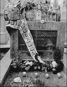 Гробът на рок-звездата Джим Морисън - в Реre La Chaise, Париж