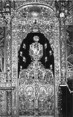 Централни “Свети” двери на иконостаса в Риломанастирския храм