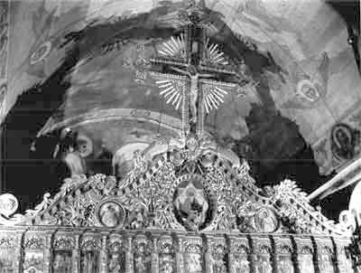 Увенчаваща част на иконостаса на храма “Св. Никола” във Велико Търново. Дело на майстори от Трявна от 40-те години на ХІХ в.