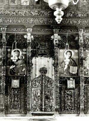 11. The central part of the iconostasis in the Metropolit's Church in Samokov, created by the monk from Aton, Andon - 1795