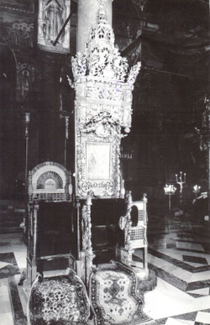 Ил. 8. Митрополитски тронове от 1797 г. и от 1832 г.